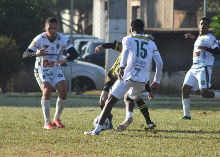 Canarinho, São Miguel, Moleque Travesso e São José decidem duas vagas para a final do futebol amador neste final de semana