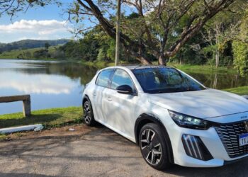 Peugeot 208 2026 em teste