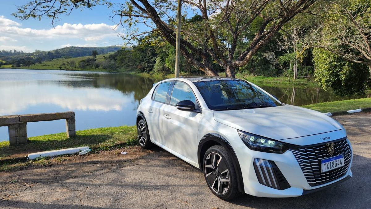 Peugeot 208 2026 em teste