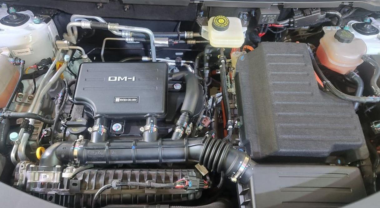 Foto do novo sistema híbrido plug-in da BYD