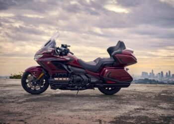 Honda Gold Wing 50th Anniversary na cor Vermelho Metálico