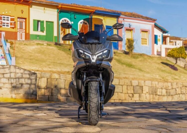 Dafra ADXTG 300 - Nova Scooter no Brasil