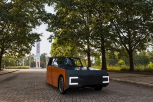 Inovador carro elétrico da Clemson abastece sua própria energia