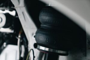Suspensão de carros premium exige manutenção para preservar conforto e desempenho