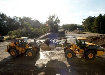 Escavadeira elétrica da Volvo CE em apresentação