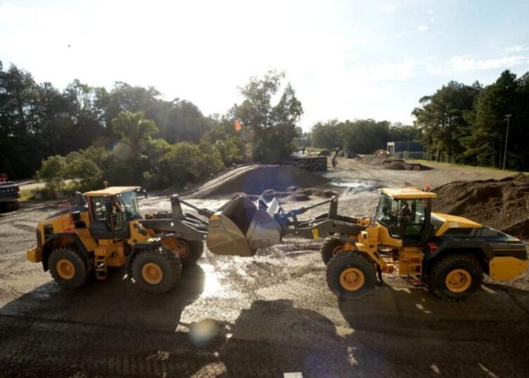 Escavadeira elétrica da Volvo CE em apresentação