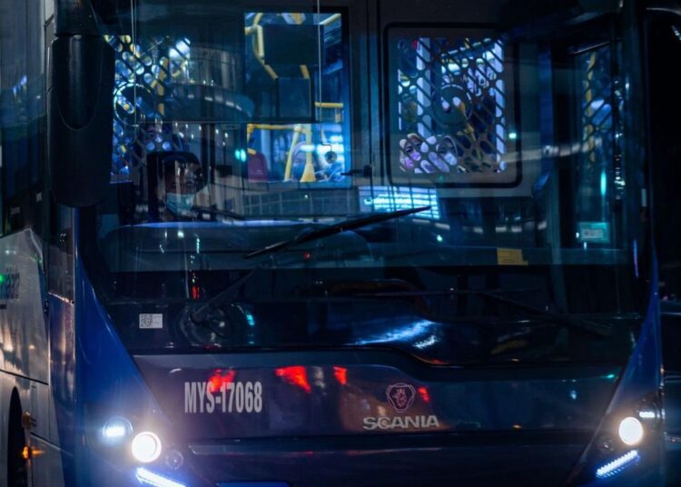 Imagem de ônibus da Scania