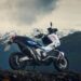 Honda X-ADV 2027 em rodovia