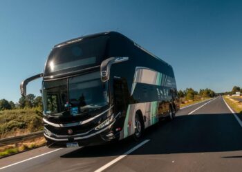 Ônibus rodoviário da Volvo com tecnologia I-See
