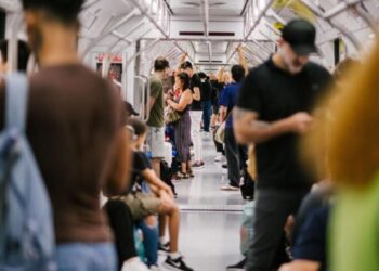 Passageiros em transporte público