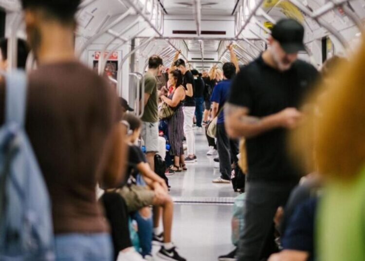 Passageiros em transporte público