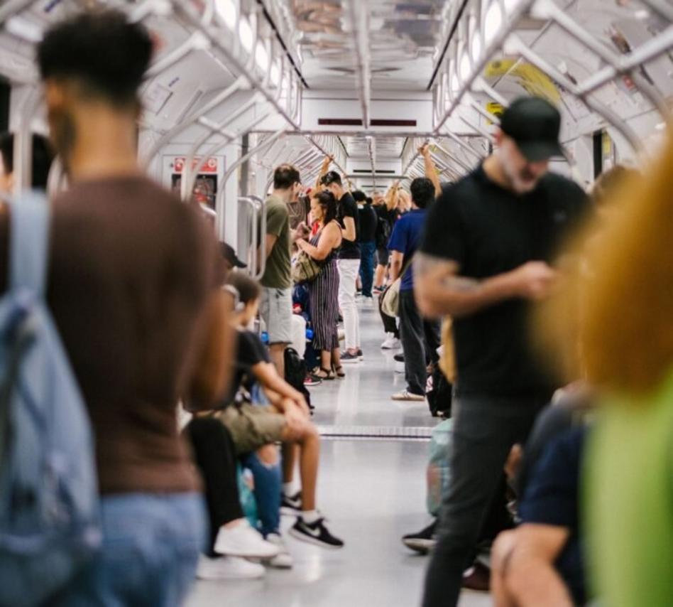 Passageiros em transporte público