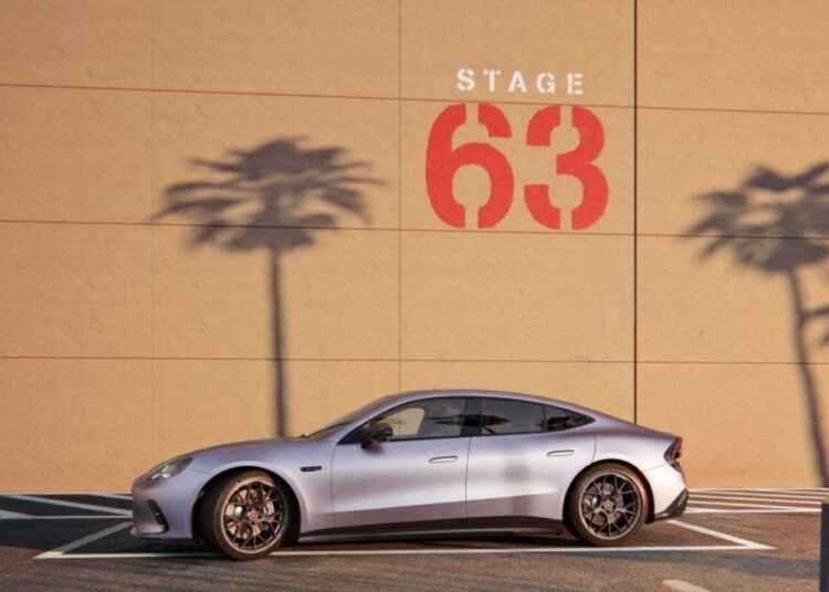Mercedes-AMG GT 53 em destaque