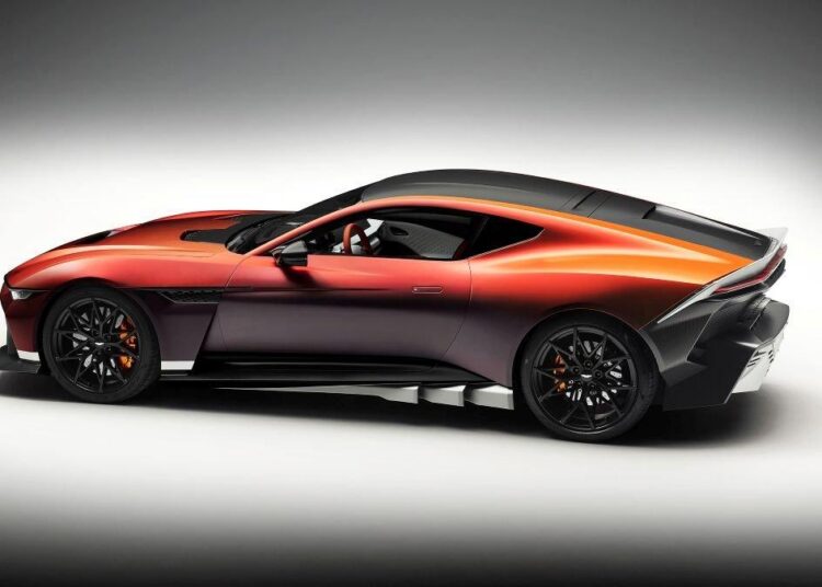 Aston Martin Valen em destaque