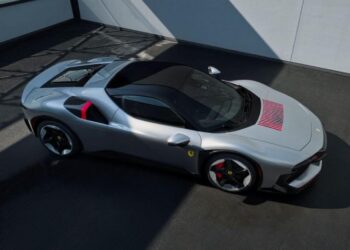 Ferrari CZ26 em exibição