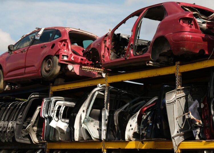 Imagem de autopeças usadas em estoque