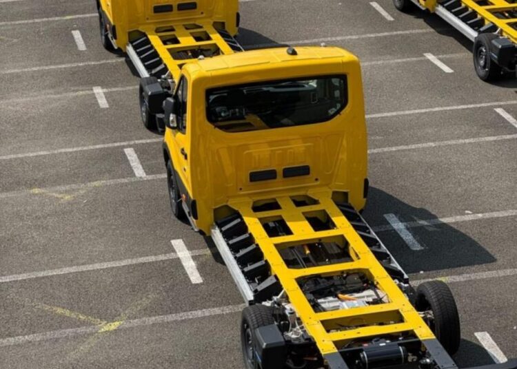 Caminhões elétricos em operação