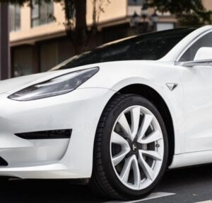 Tesla Conclui Greve de Três Anos na Suécia: Entenda o Caso