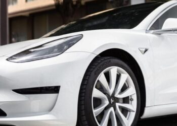 Trabalhadores da Tesla em greve na Suécia