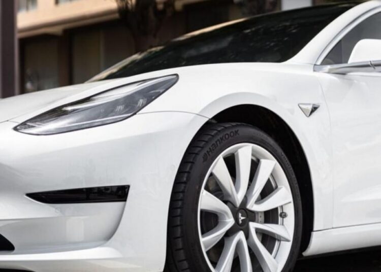 Trabalhadores da Tesla em greve na Suécia