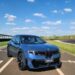 BMW iX3 em teste enquanto dirige