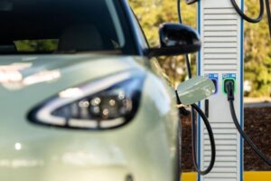 Geely Auto Registra Recorde de Vendas e Expansão Global em 2026