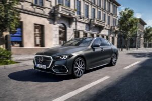 Mercedes-Benz Classe C: Revolução Tecnológica e Estética