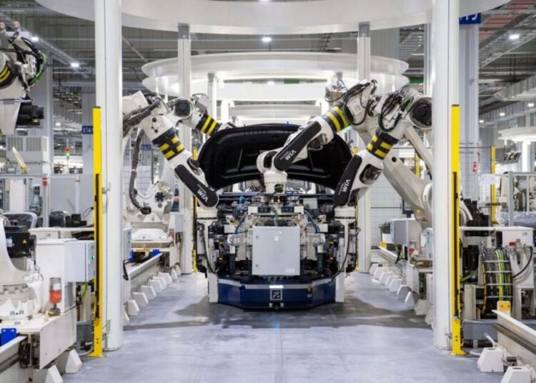 Imagem de robô em ambiente industrial