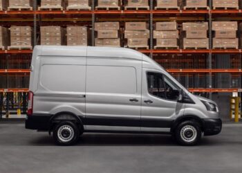 Veículo Ford Transit em operação