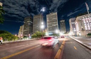 Disputa por Tecnologia Automotiva: Elétricos vs. Híbridos