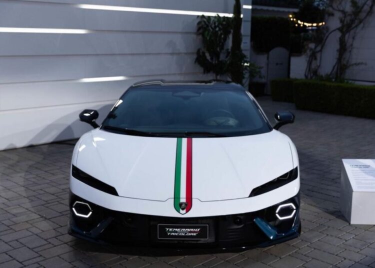 Lamborghini Temerario Tricolore em destaque