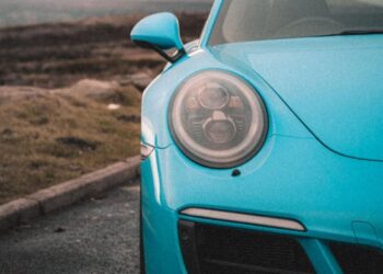 Imagem da parceria entre Porsche e TCS