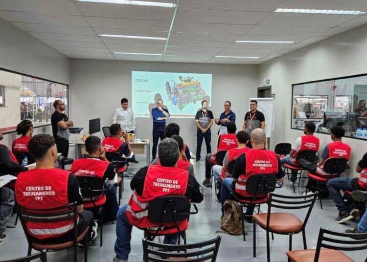 FPT conecta educação e indústria na formação de novos talentos
