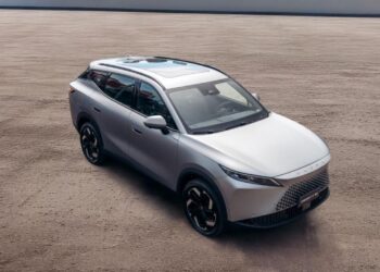 Omoda 7 SUV híbrido