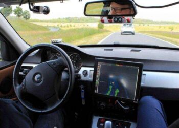 Carros autônomos da Waymo em teste nas ruas de Munique.