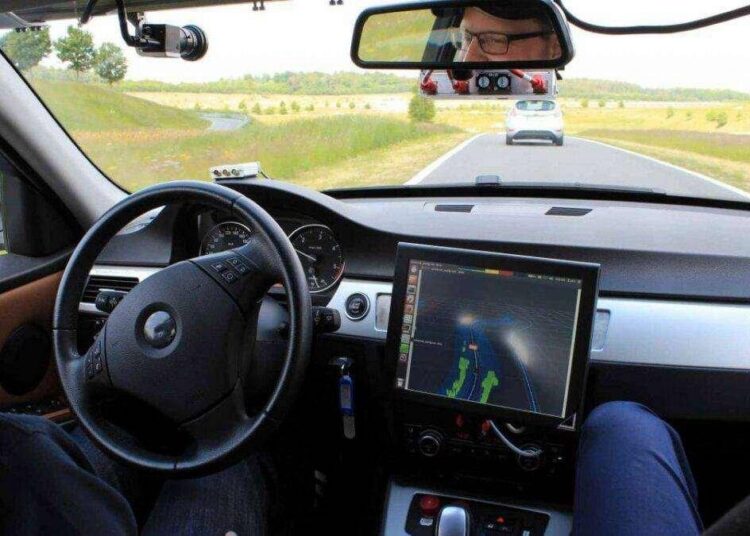 Carros autônomos da Waymo em teste nas ruas de Munique.