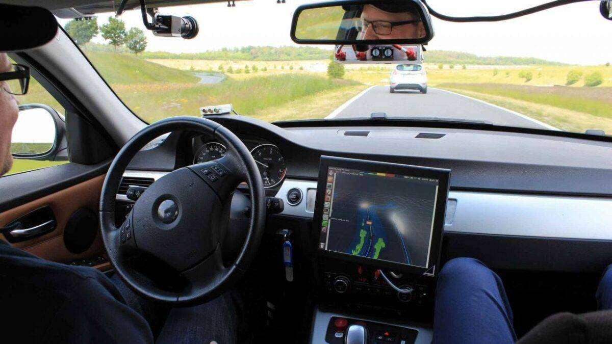 Carros autônomos da Waymo em teste nas ruas de Munique.