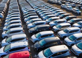 Fábrica de automóveis no Reino Unido