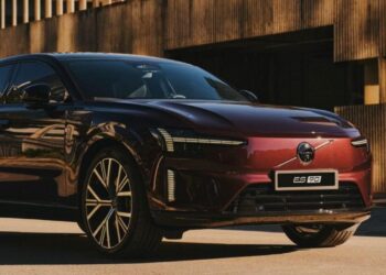 Volvo ES90 em destaque