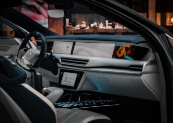 Filmes ópticos para integração de telas automotivas