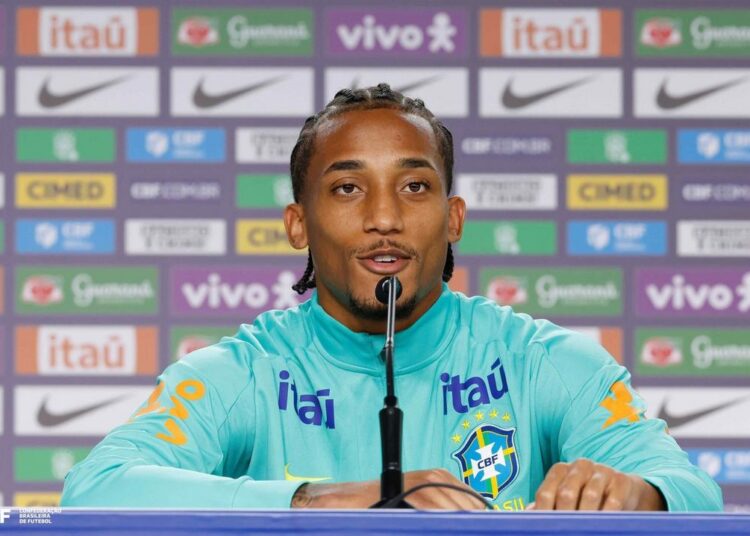 João Pedro durante partida pelo Chelsea