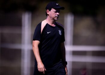 Treino do Corinthians com esperança de retorno de jogadores