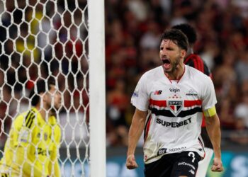 Jonathan Calleri durante partida pelo São Paulo