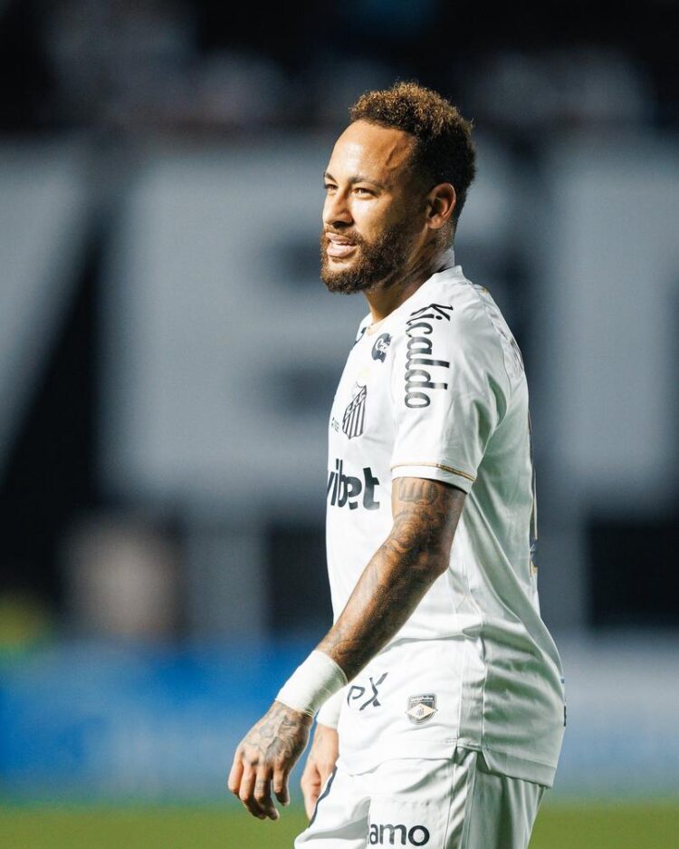 Neymar pode ficar fora do jogo
