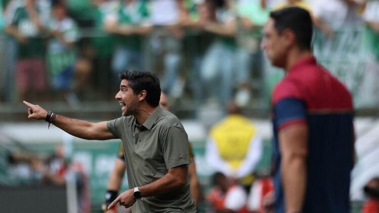 Abel Ferreira em coletiva de imprensa