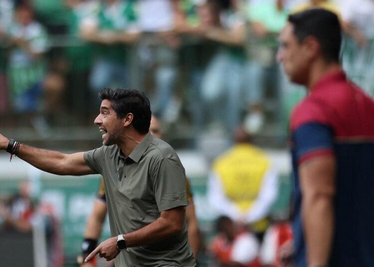 Abel Ferreira em coletiva de imprensa