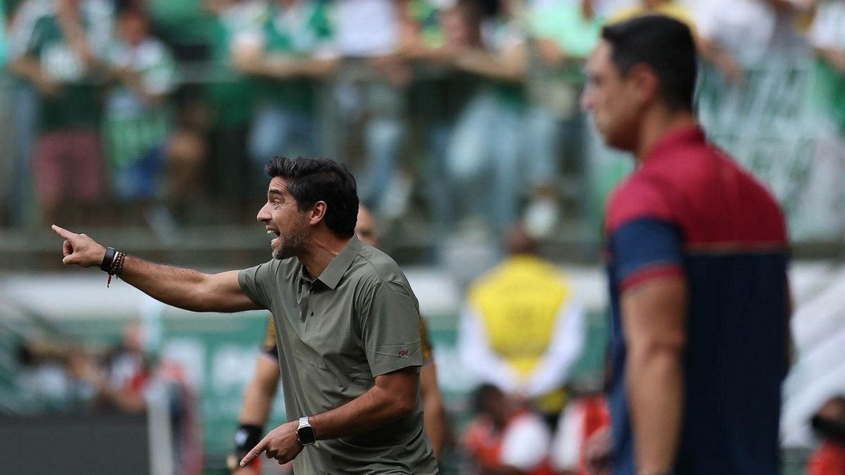 Abel Ferreira em coletiva de imprensa