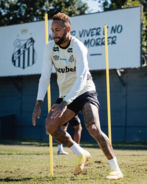Neymar Leiloa Itens Exclusivos para Ajudar Crianças