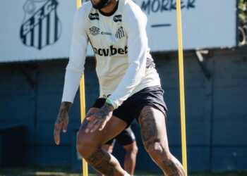 Leilão de itens por Neymar Jr.