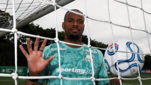 Carlos Miguel celebra 50 jogos e sonha com 400 pelo Palmeiras